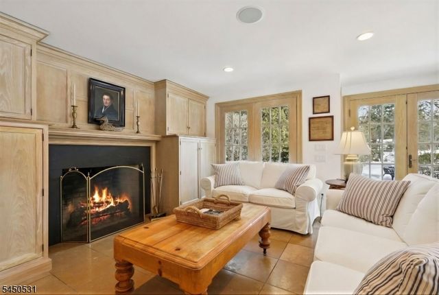 164 E Saddle River Rd, Saddle River Boro, NJ 07458