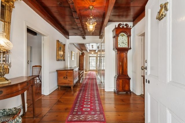 164 E Saddle River Rd, Saddle River Boro, NJ 07458