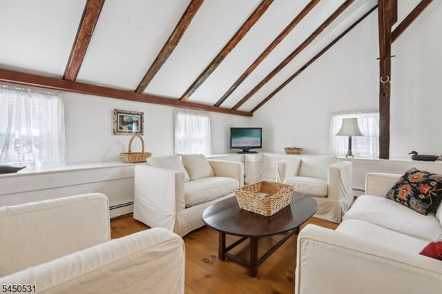164 E Saddle River Rd, Saddle River Boro, NJ 07458