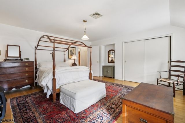 164 E Saddle River Rd, Saddle River Boro, NJ 07458