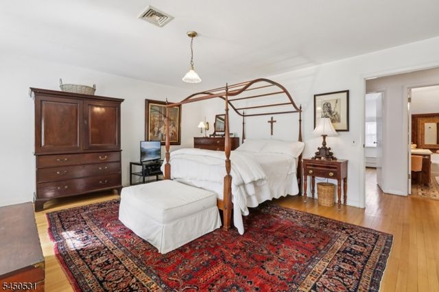 164 E Saddle River Rd, Saddle River Boro, NJ 07458
