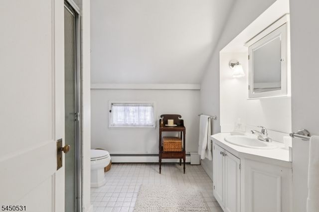 164 E Saddle River Rd, Saddle River Boro, NJ 07458