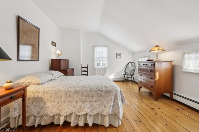 164 E Saddle River Rd, Saddle River Boro, NJ 07458