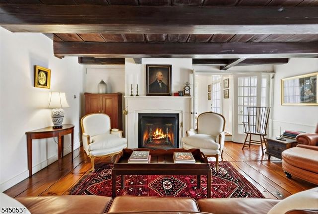 164 E Saddle River Rd, Saddle River Boro, NJ 07458
