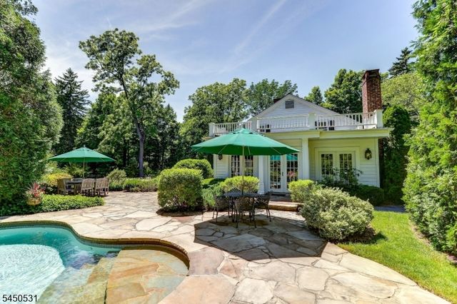 164 E Saddle River Rd, Saddle River Boro, NJ 07458