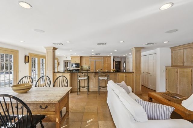 164 E Saddle River Rd, Saddle River Boro, NJ 07458