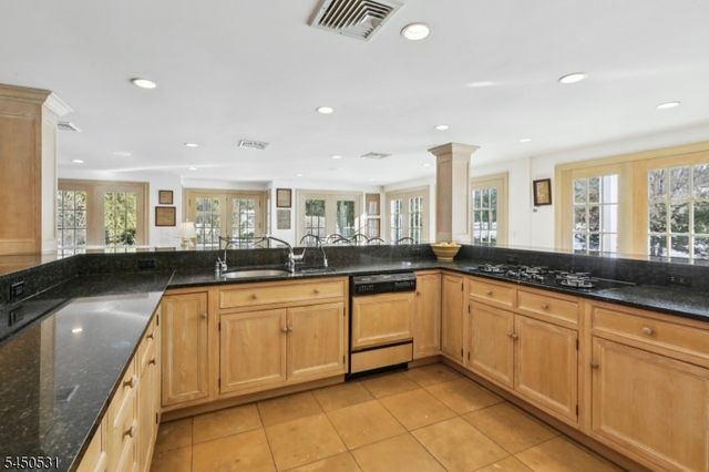 164 E Saddle River Rd, Saddle River Boro, NJ 07458