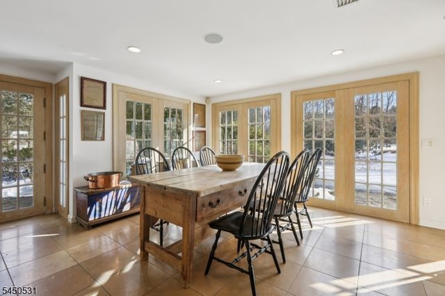 164 E Saddle River Rd, Saddle River Boro, NJ 07458