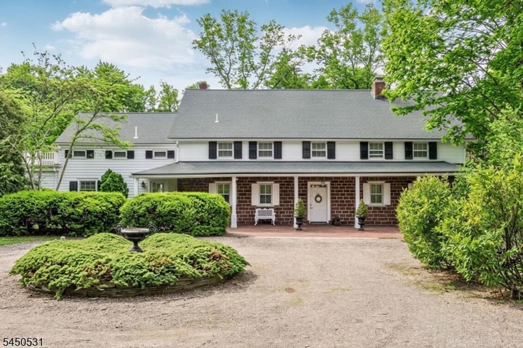 164 E Saddle River Rd, Saddle River Boro, NJ 07458