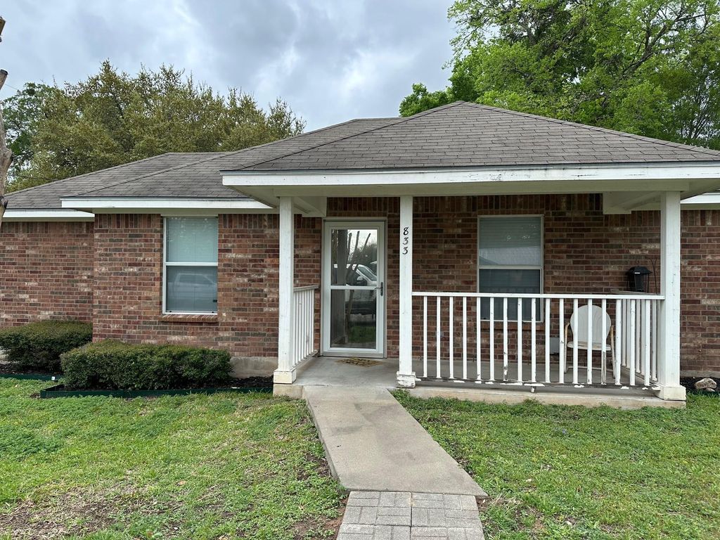 833 E Camp Street, La Grange, TX 78945
