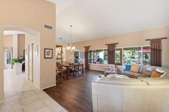 1018 N Cowboy Canyon Drive, Green Valley, AZ 85614