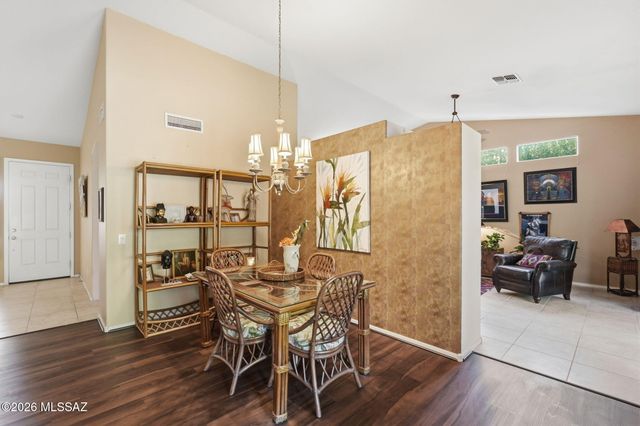 1018 N Cowboy Canyon Drive, Green Valley, AZ 85614