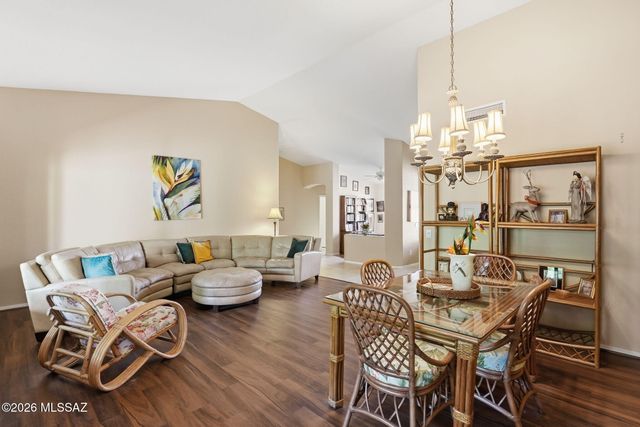 1018 N Cowboy Canyon Drive, Green Valley, AZ 85614