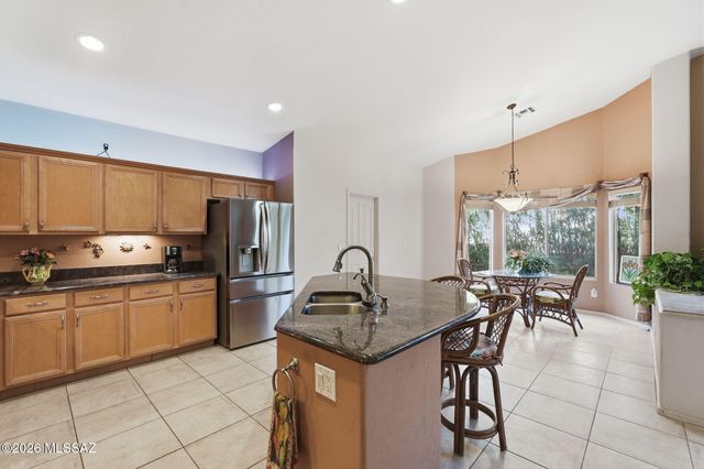 1018 N Cowboy Canyon Drive, Green Valley, AZ 85614