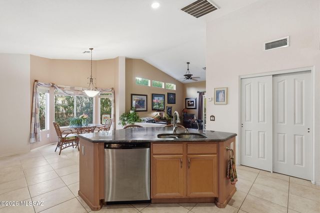 1018 N Cowboy Canyon Drive, Green Valley, AZ 85614