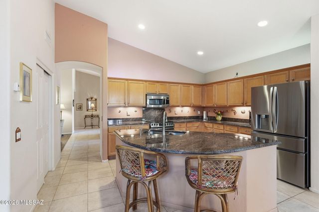 1018 N Cowboy Canyon Drive, Green Valley, AZ 85614