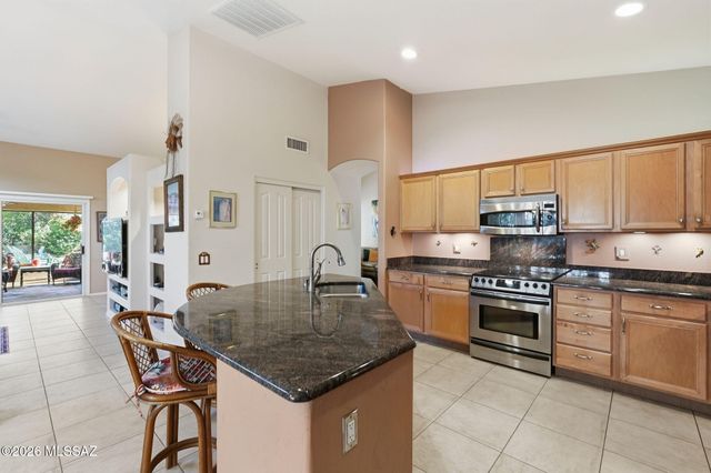 1018 N Cowboy Canyon Drive, Green Valley, AZ 85614