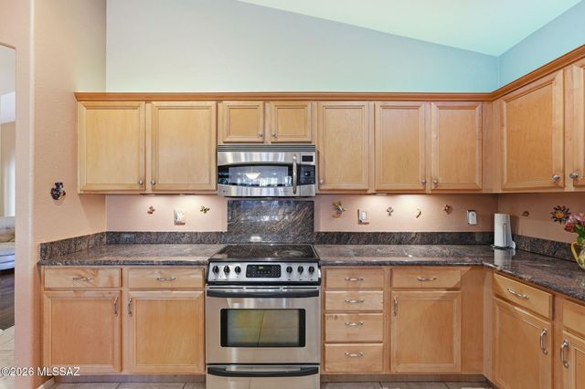 1018 N Cowboy Canyon Drive, Green Valley, AZ 85614