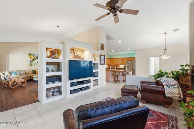 1018 N Cowboy Canyon Drive, Green Valley, AZ 85614