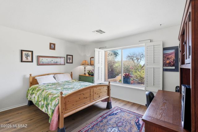 1018 N Cowboy Canyon Drive, Green Valley, AZ 85614