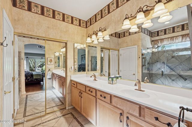 1018 N Cowboy Canyon Drive, Green Valley, AZ 85614