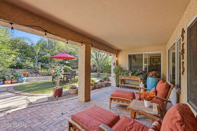 1018 N Cowboy Canyon Drive, Green Valley, AZ 85614