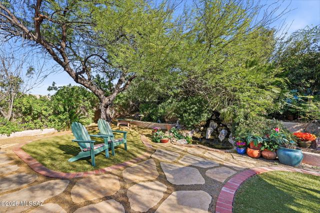 1018 N Cowboy Canyon Drive, Green Valley, AZ 85614