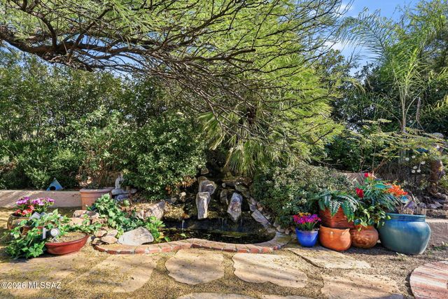 1018 N Cowboy Canyon Drive, Green Valley, AZ 85614