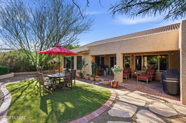 1018 N Cowboy Canyon Drive, Green Valley, AZ 85614