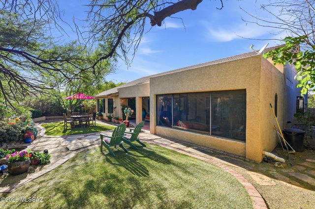 1018 N Cowboy Canyon Drive, Green Valley, AZ 85614