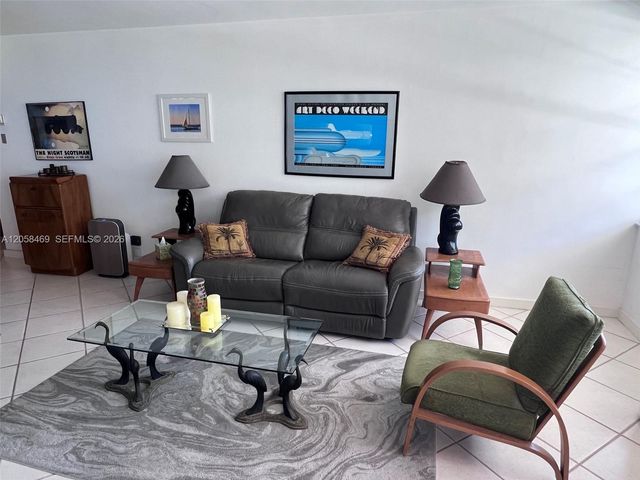 100 Lincoln Rd 542, Miami Beach, FL 33139
