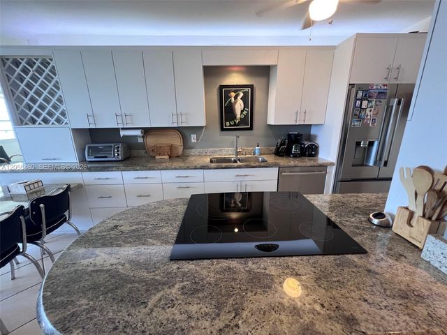100 Lincoln Rd 542, Miami Beach, FL 33139