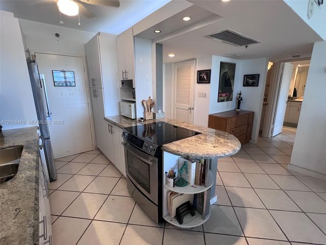 100 Lincoln Rd 542, Miami Beach, FL 33139