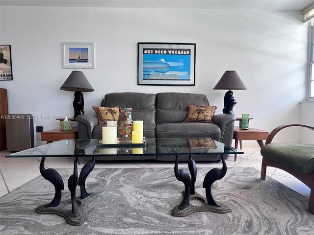 100 Lincoln Rd 542, Miami Beach, FL 33139