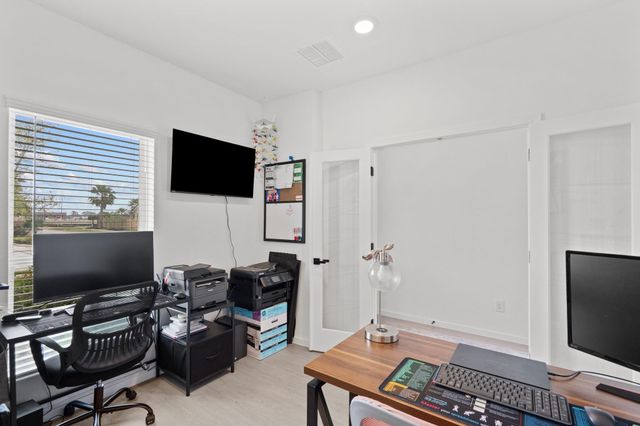 13716 Windward Mist Drive, Texas City, TX 77568