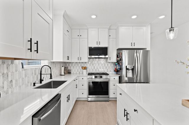 13716 Windward Mist Drive, Texas City, TX 77568