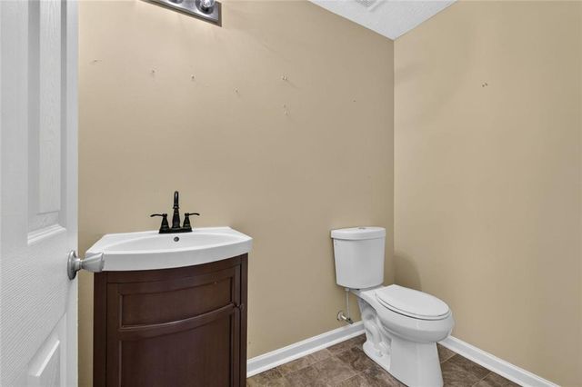829 Sweden Forest Cove, Hampton, GA 30228