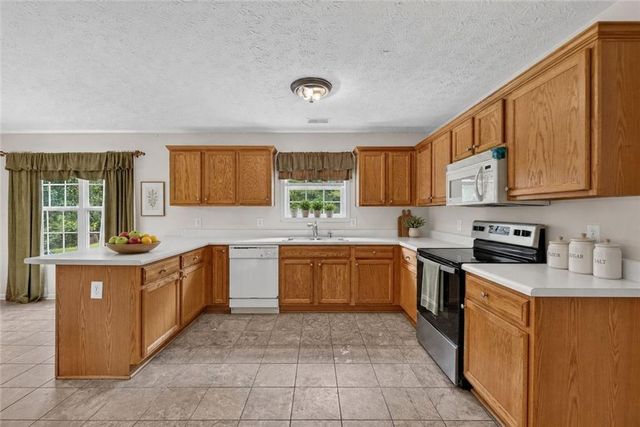 829 Sweden Forest Cove, Hampton, GA 30228