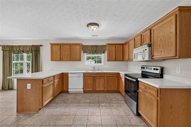 829 Sweden Forest Cove, Hampton, GA 30228