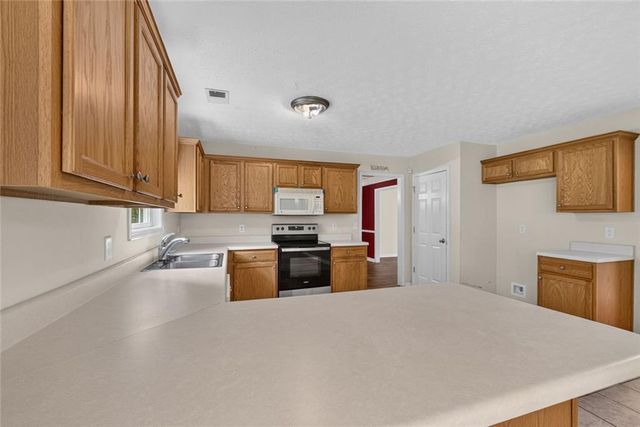 829 Sweden Forest Cove, Hampton, GA 30228