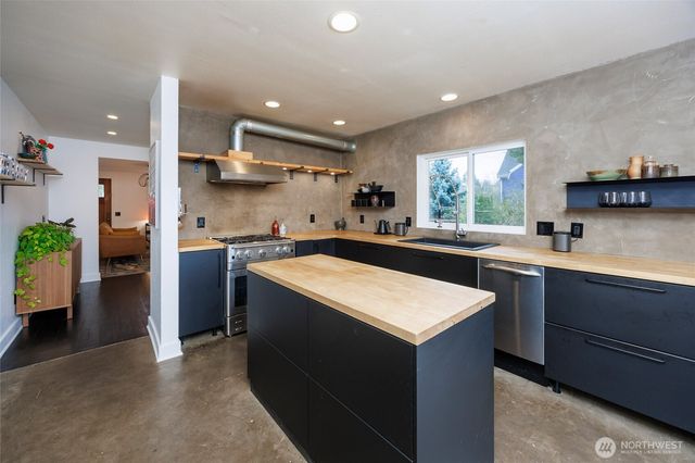 2327 W Mukilteo Boulevard, Everett, WA 98203