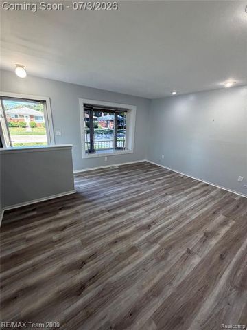5902 N Lafayette Street, Dearborn Heights, MI 48127