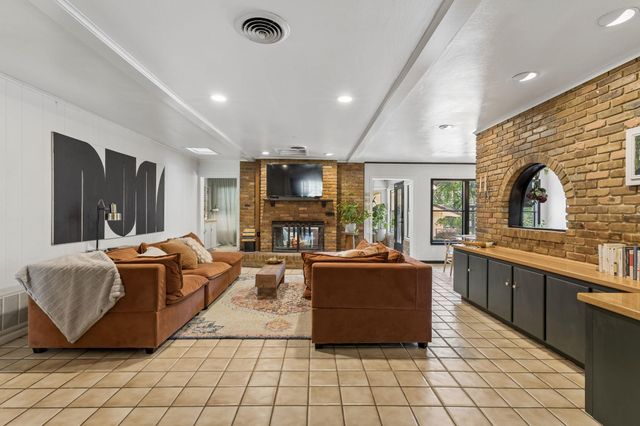 103 W Mimosa CIR, San Marcos, TX 78666