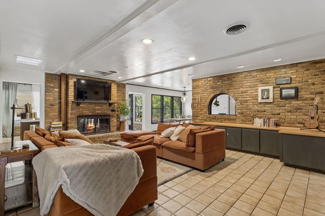 103 W Mimosa CIR, San Marcos, TX 78666