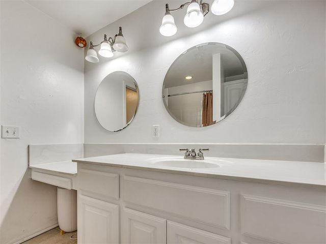 720 NW 8th Street, Moore, OK 73160