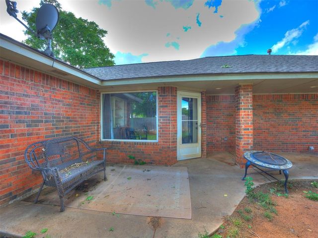 720 NW 8th Street, Moore, OK 73160