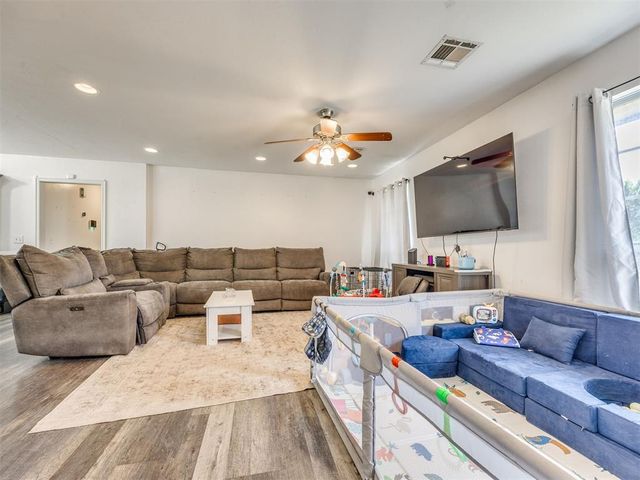 720 NW 8th Street, Moore, OK 73160