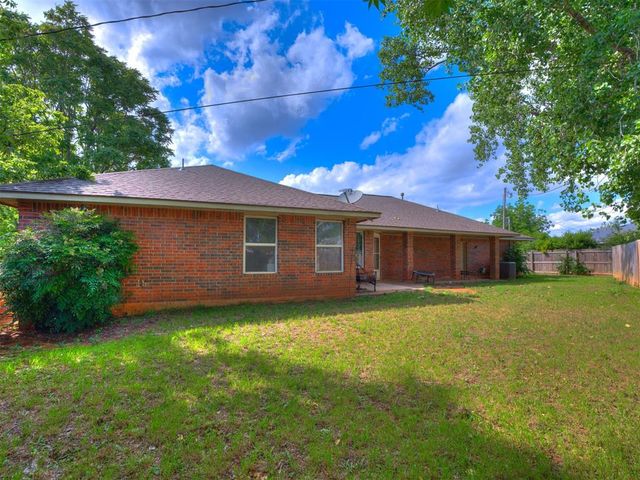 720 NW 8th Street, Moore, OK 73160