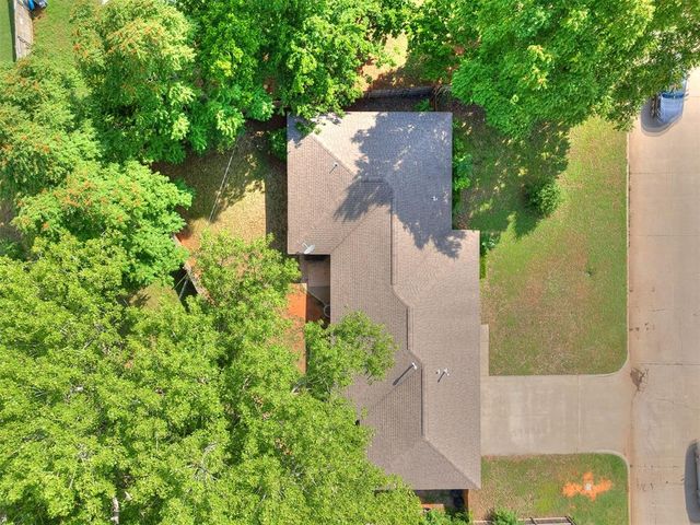 720 NW 8th Street, Moore, OK 73160