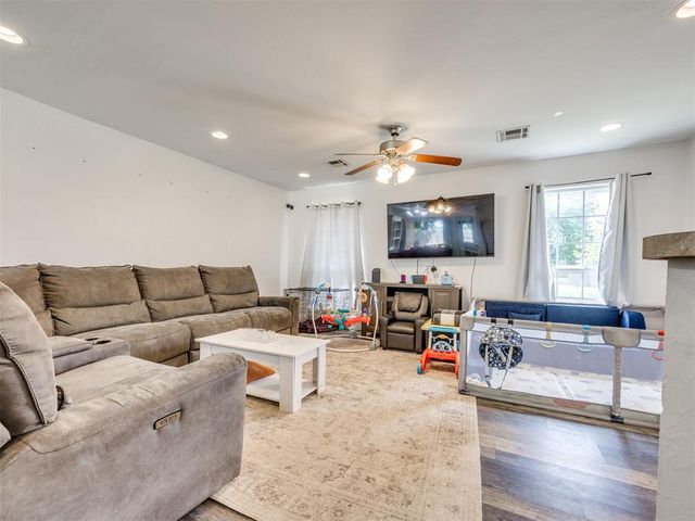 720 NW 8th Street, Moore, OK 73160